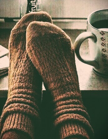 SOCKS GLOVES & BEANIES